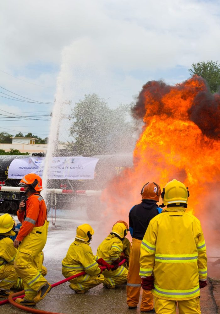 vecteezy_firefighters-extinguish-oil-train_7427228 (1) (1) (1)